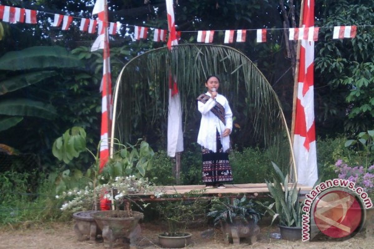 Lomba Baca Teks Proklamasi di Parit Mayor