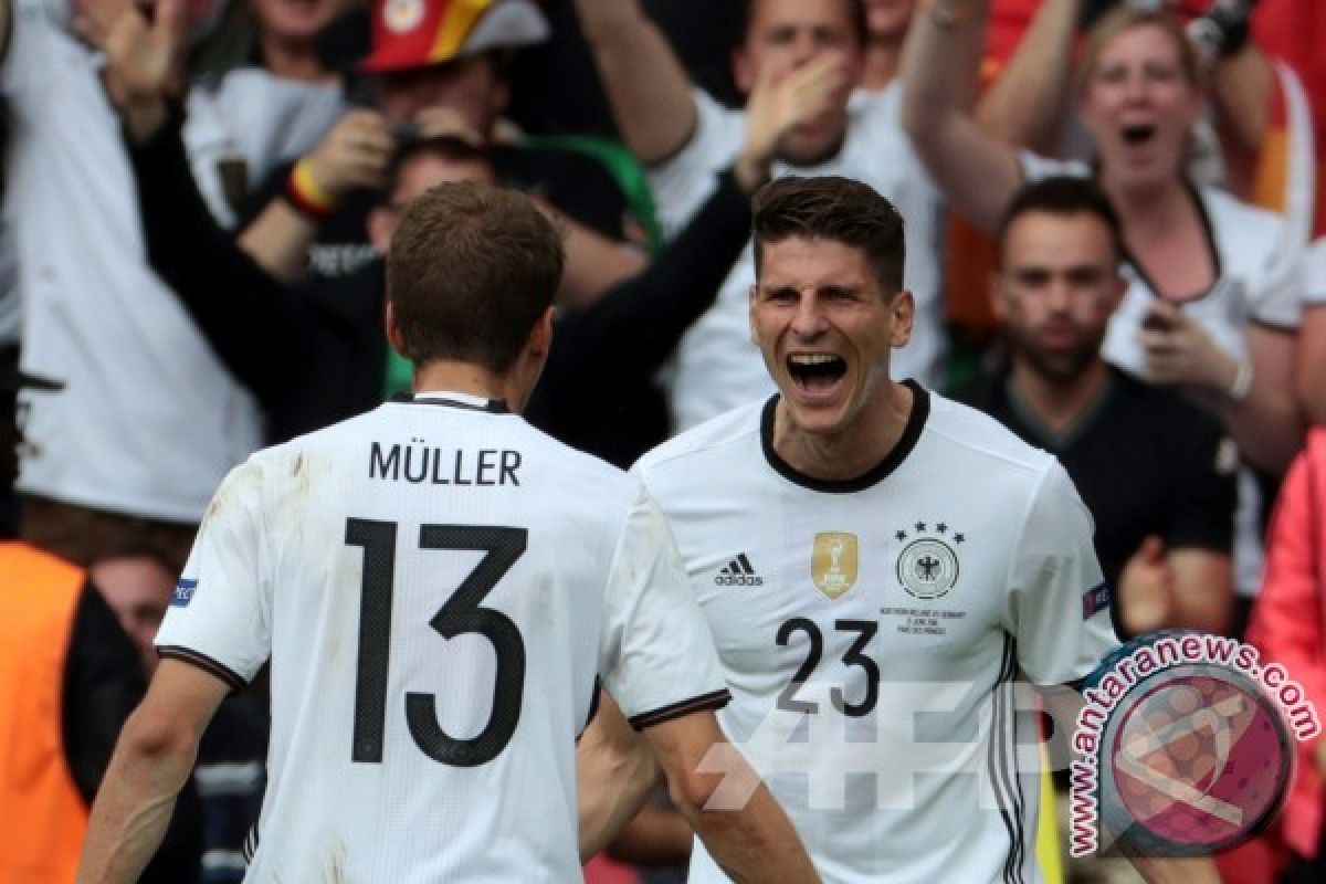 Penyerang Jerman Mario Gomez Bergabung Dengan Wolfsburg