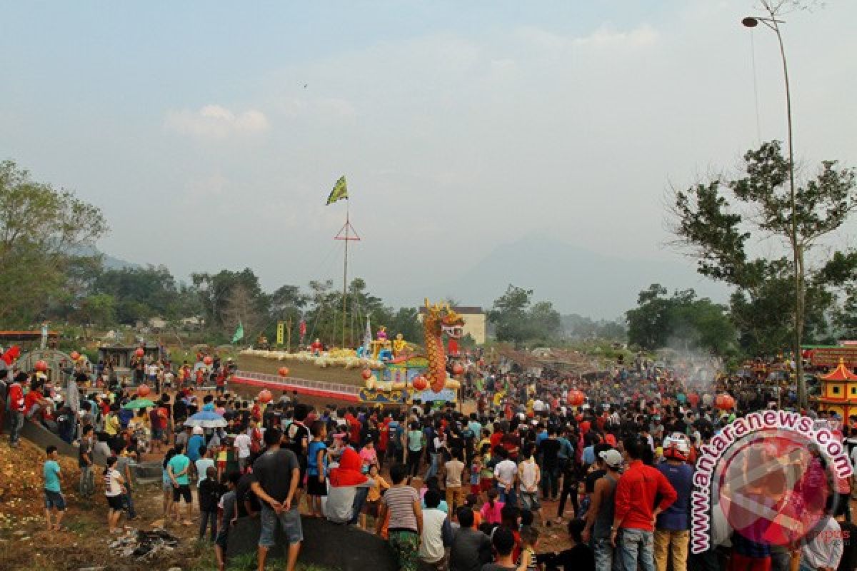 Ritual Pembakaran Wangkang Dikemas Menjadi Agenda Wisata