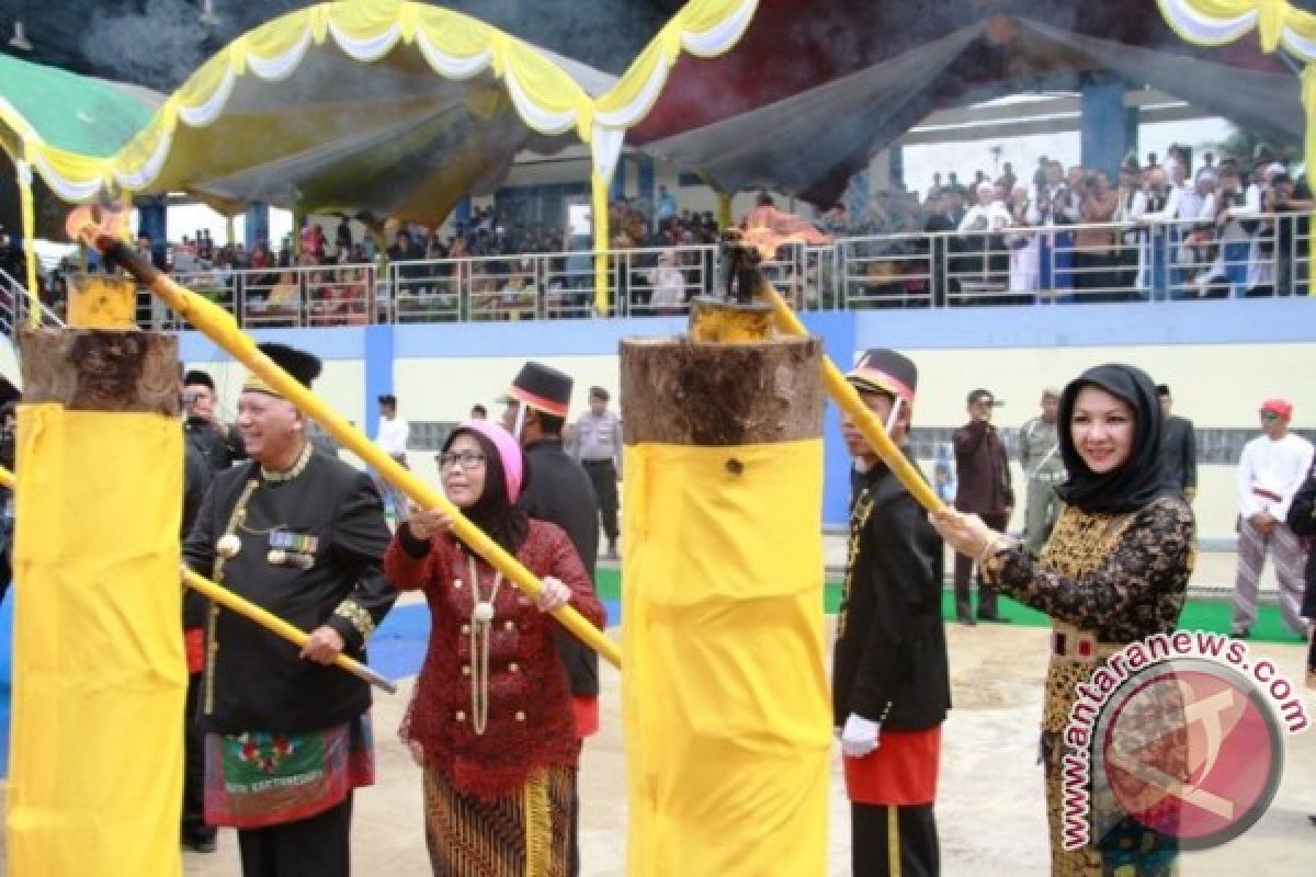 Kirab Budaya Tandai Pembukaan Erau Adat Kutai