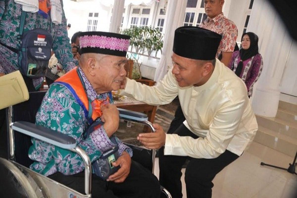 Bupati Lepas Keberangkatan Jemaah Calon Haji Lampung Tengah