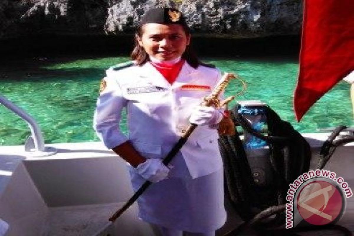 Maria Kibarkan Merah Putih di Pulau Terluar