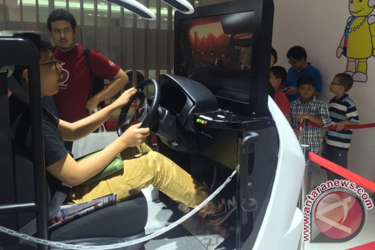 Simulator Toyota Safety laris dijajal ratusan pengunjung setiap hari