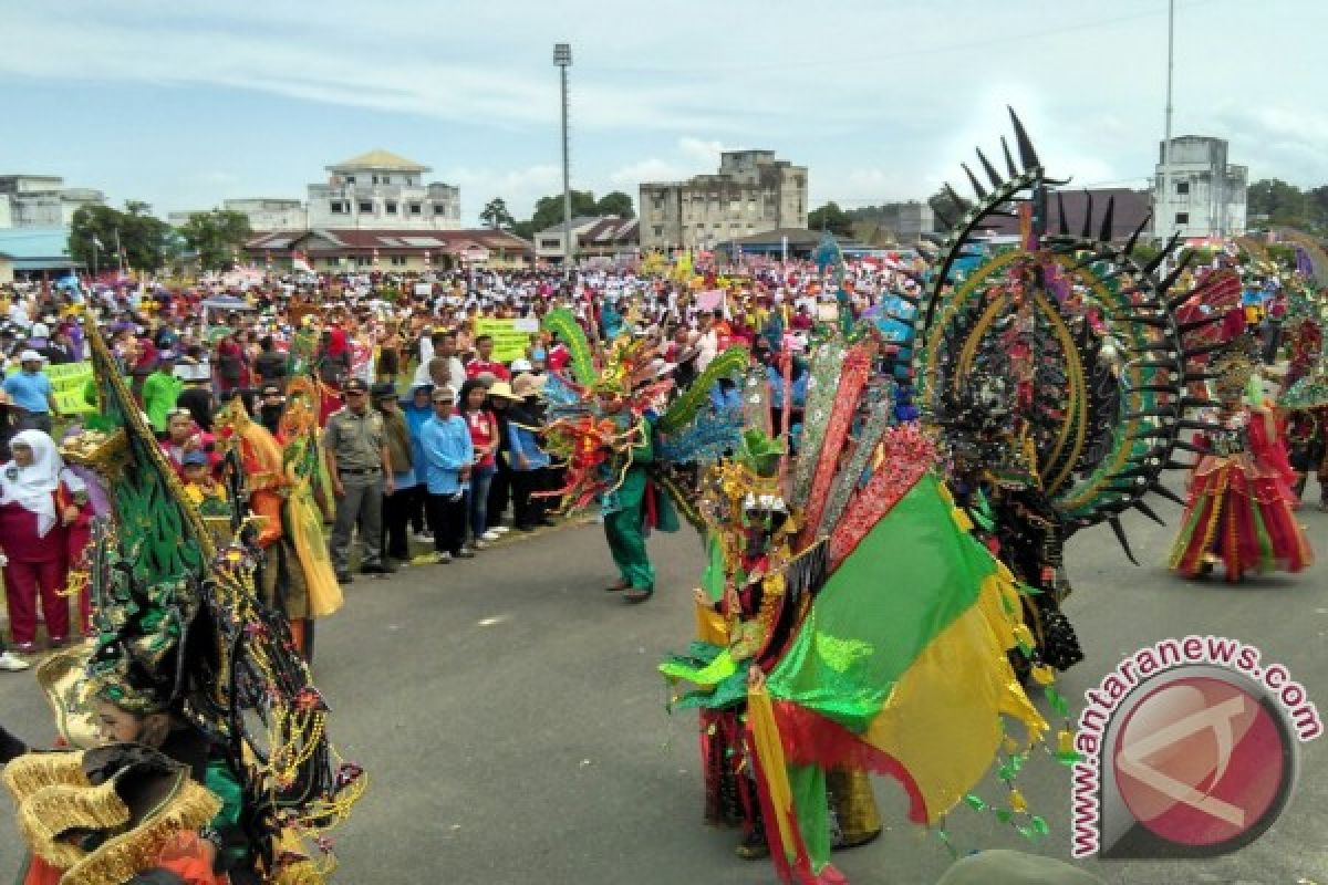 Ribuan Masyarakat Dabosingkep Meriahkan Karnaval HUT RI