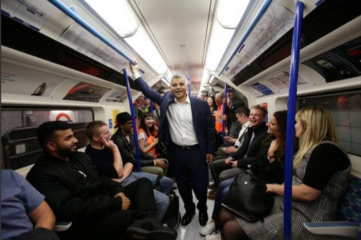 Bertahun tertunda, "kereta tabung" malam London beroperasi