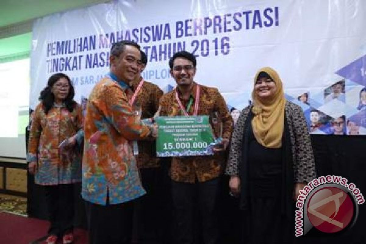 Mahasiswa FEB UI Raih Mahasiswa Berprestasi Nasional