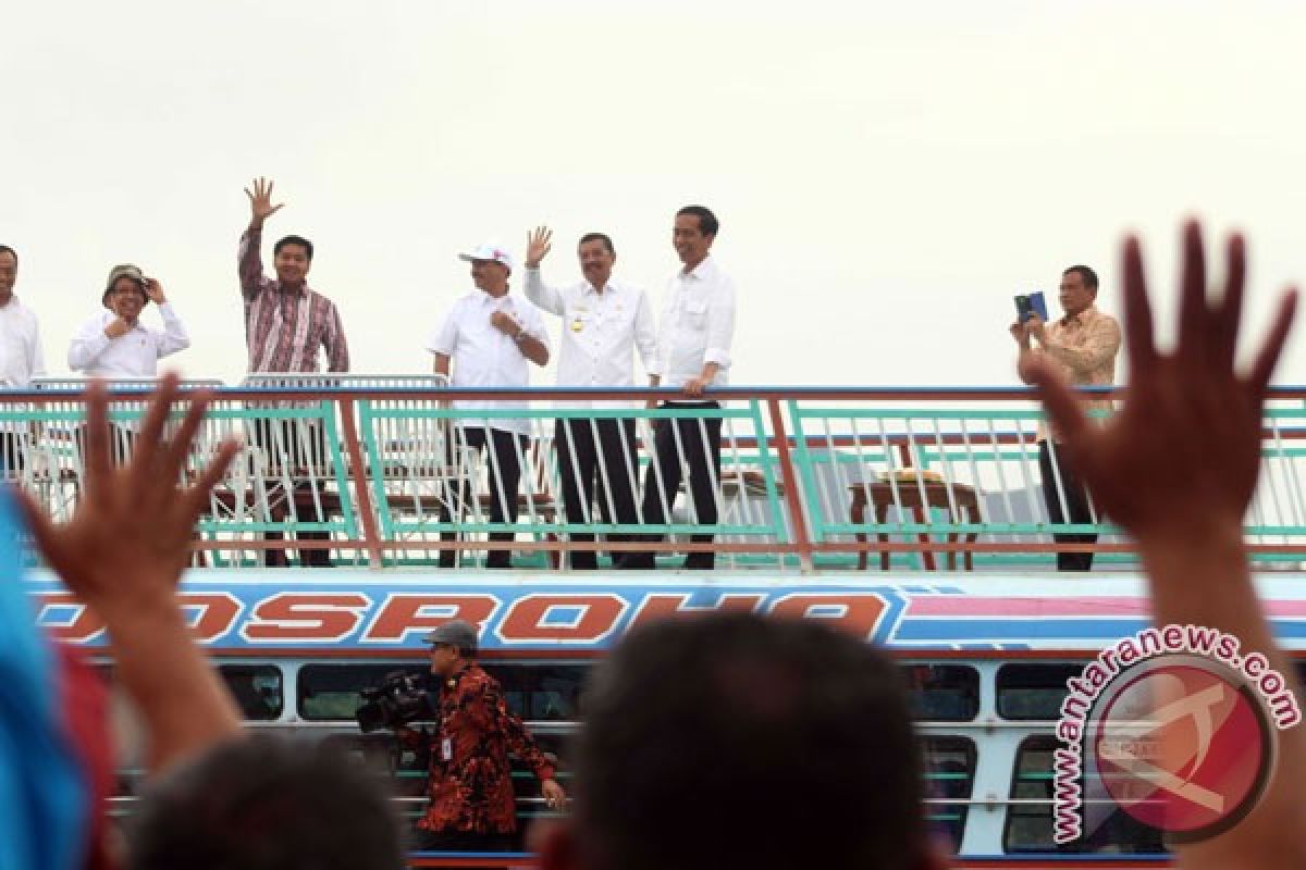 Presiden Jokowi saksikan pesona danau Toba dari Humbahas