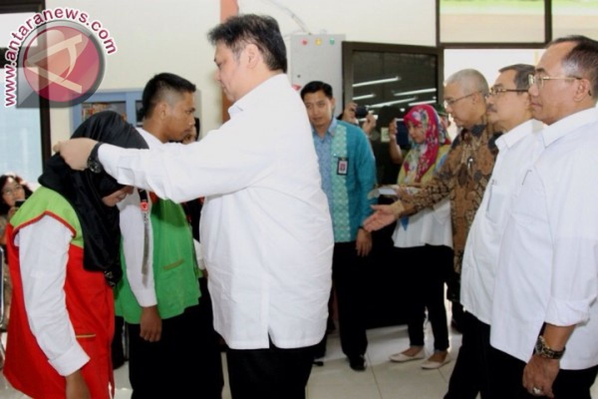 300 siswa siap jadi ahli mesin garmen