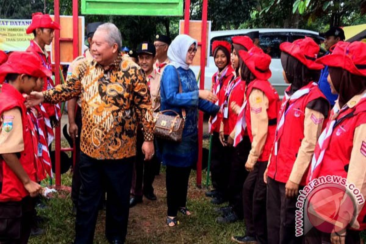  Bupati Tanjabbar motivasi kontingan pramuka di Jamnas Cibubur