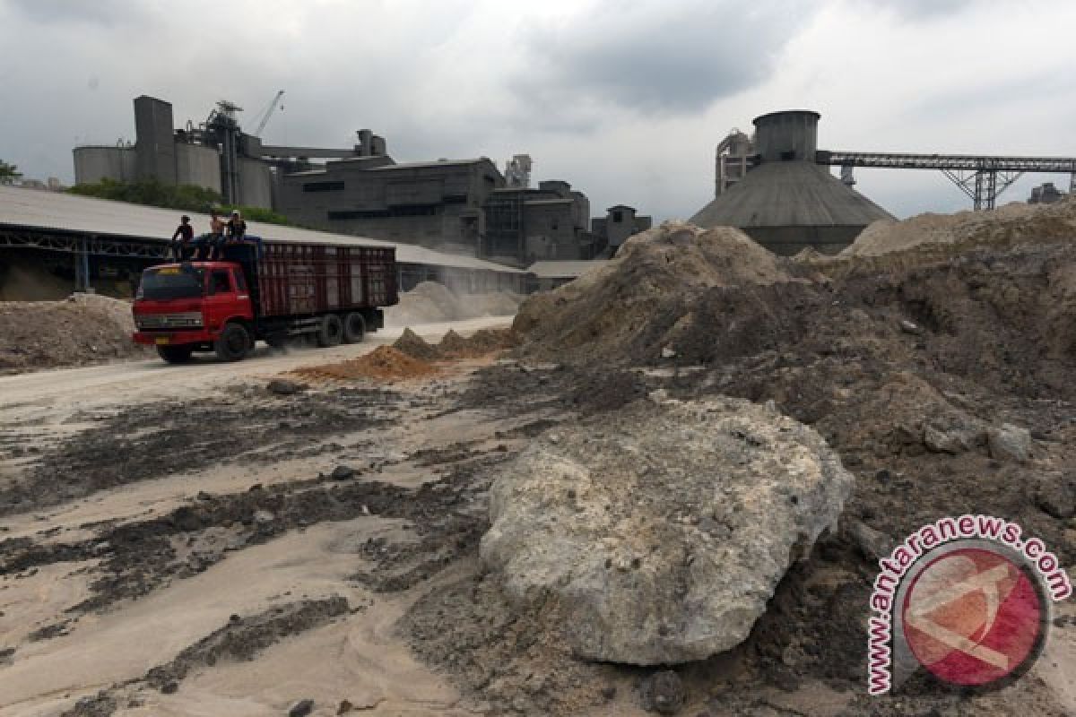 Semen Gresik: Bahan Baku Semen Gresik di  Rembang Sudah Dikaji