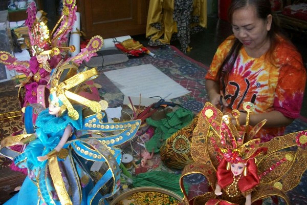 Miniatur Batik Karnaval Solo Banyak Diminati Masyarakat