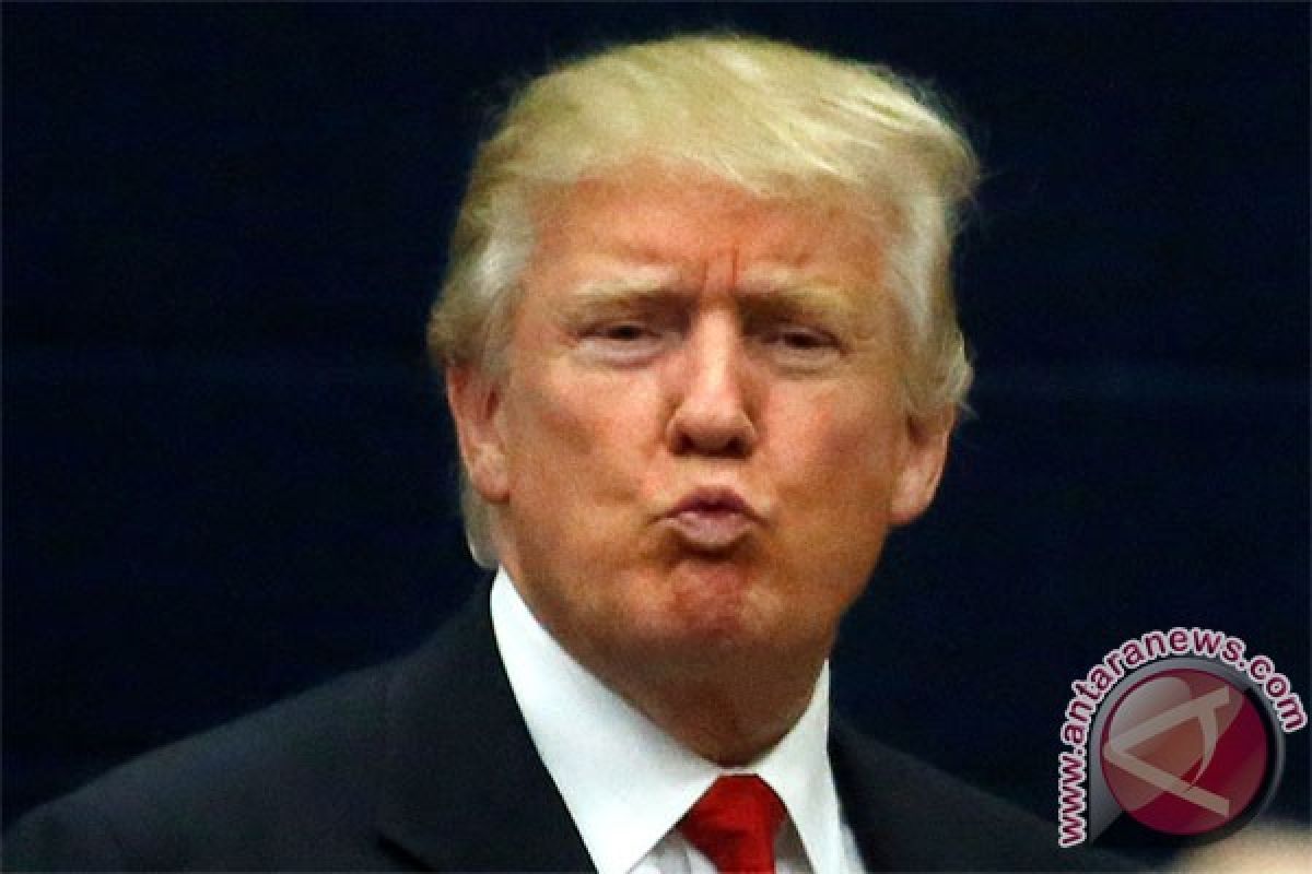 Trump bersumpah tetap bertarung setelah komentar cabulnya beredar