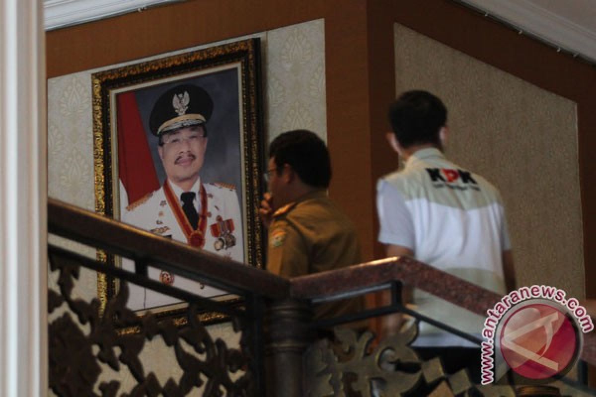 KPK geledah kantor Gubernur Sulawesi Tenggara