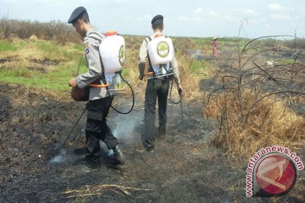 Polisi Kepung Titik Api Melalui Jalur Sungai