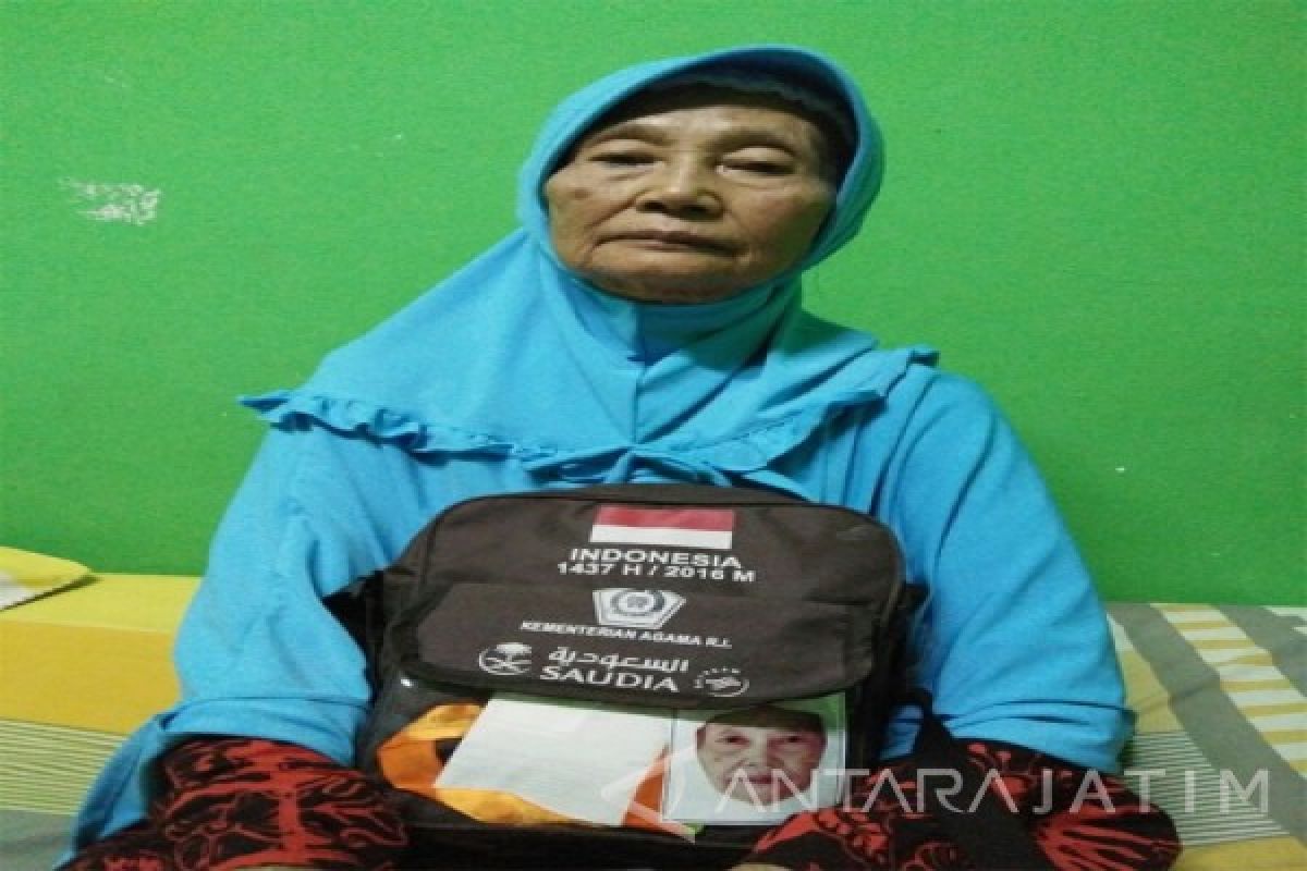 Calhaj Tertua asal Mojokerto Manfaatkan Warisan Suami