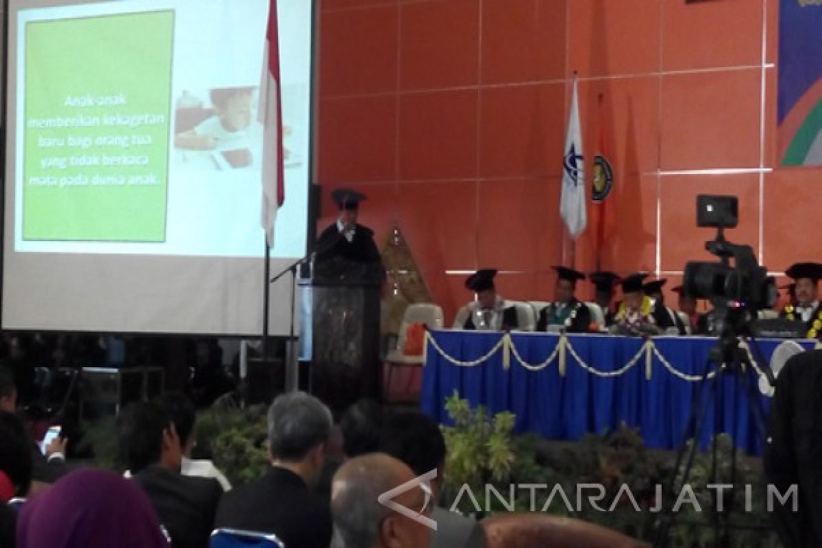 Unesa Miliki Guru Besar Sastra Anak