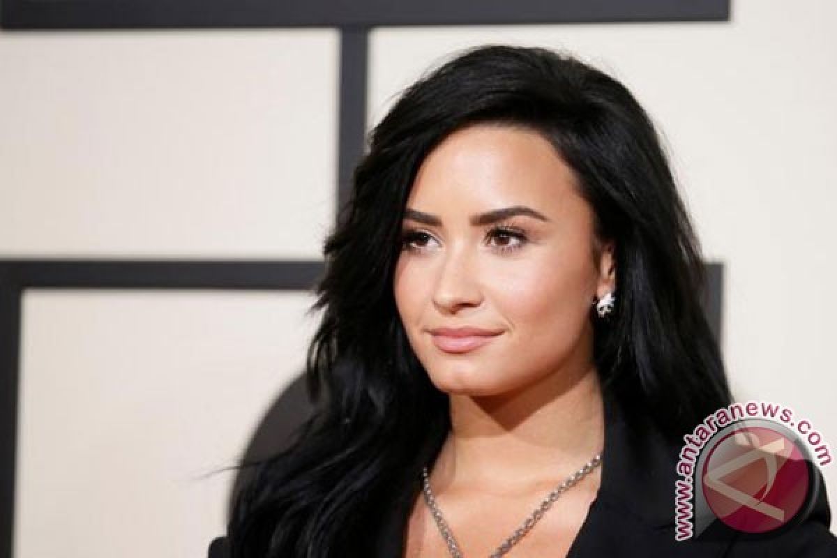 Doa mengalir untuk Demi Lovato di dunia maya