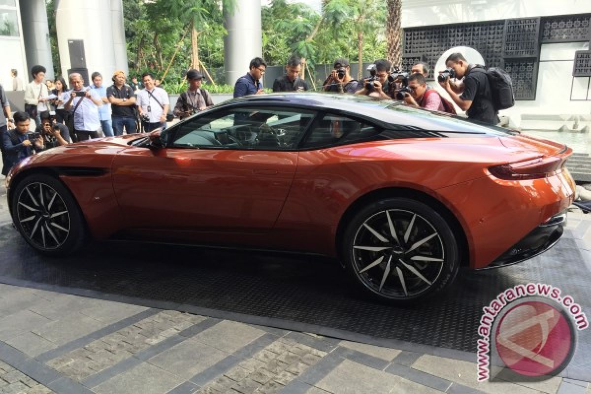 Tampilan eksterior dan interior Aston Martin DB11 (video)