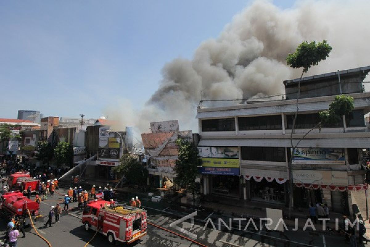 Tujuh Ruko di Jalan Gemblongan dan Baliwerti Terbakar