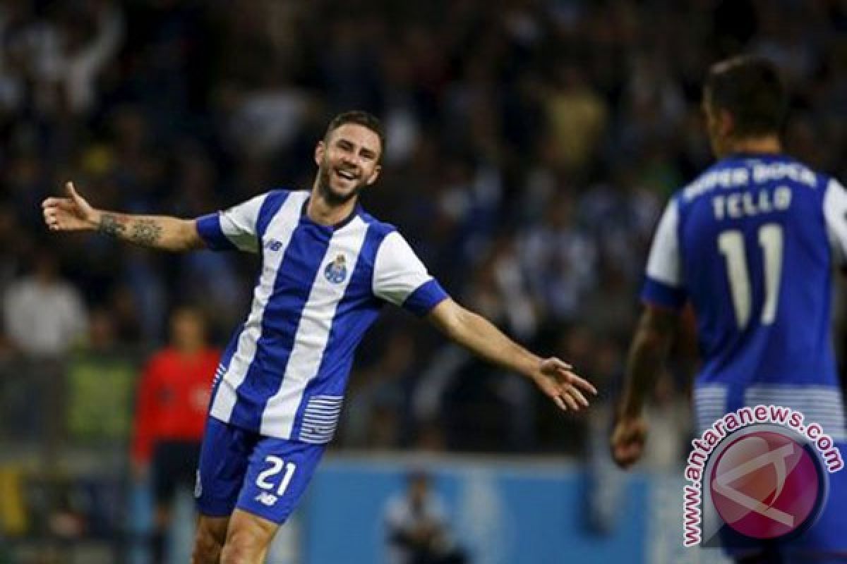 Porto juga ke fase grup Liga Champions setelah bekuk Roma 3-0