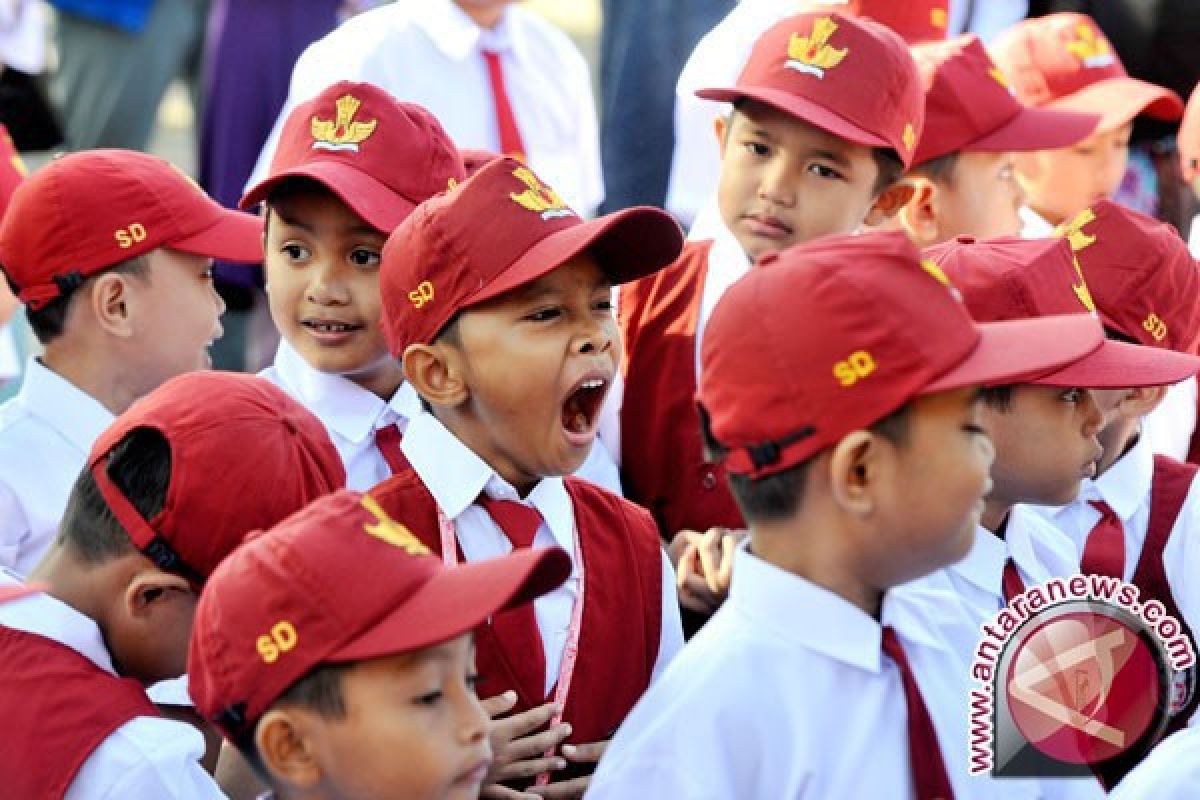 Bawa bekal sekolah asah kreativitas orang tua