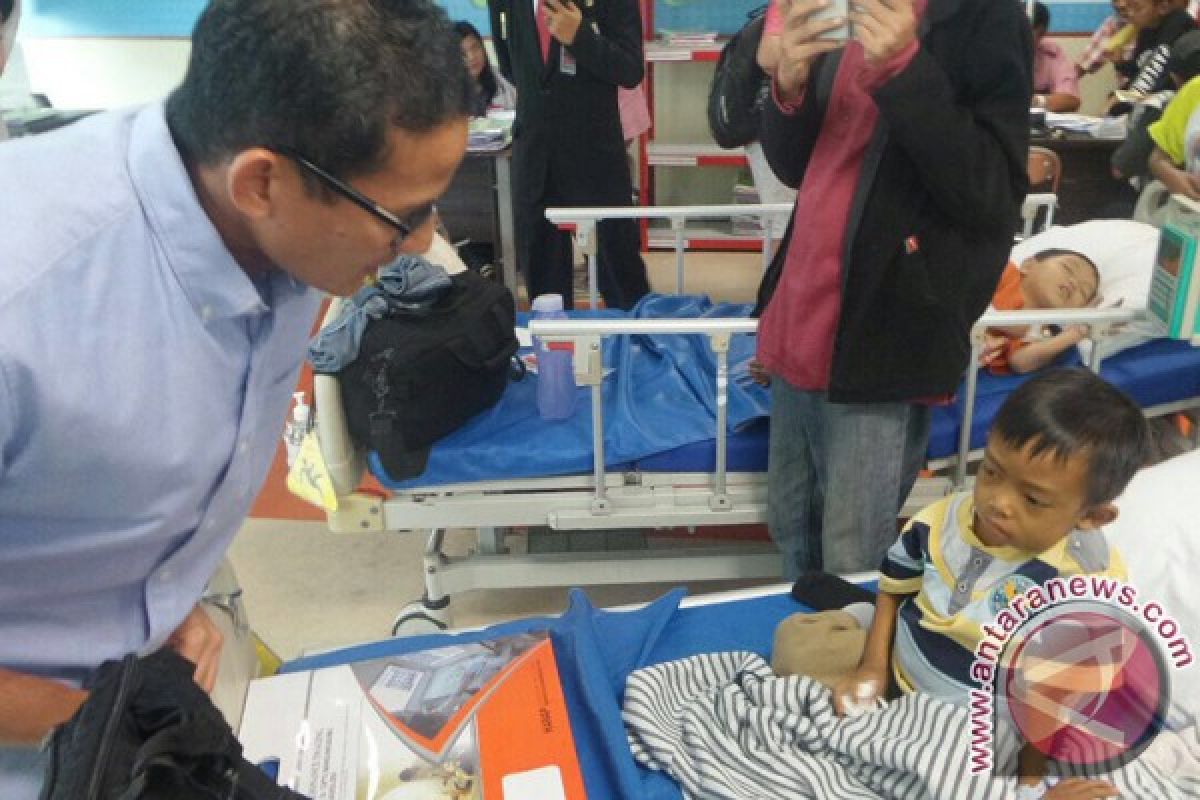 Sandiaga kunjungi pasien thalasemia di RSCM