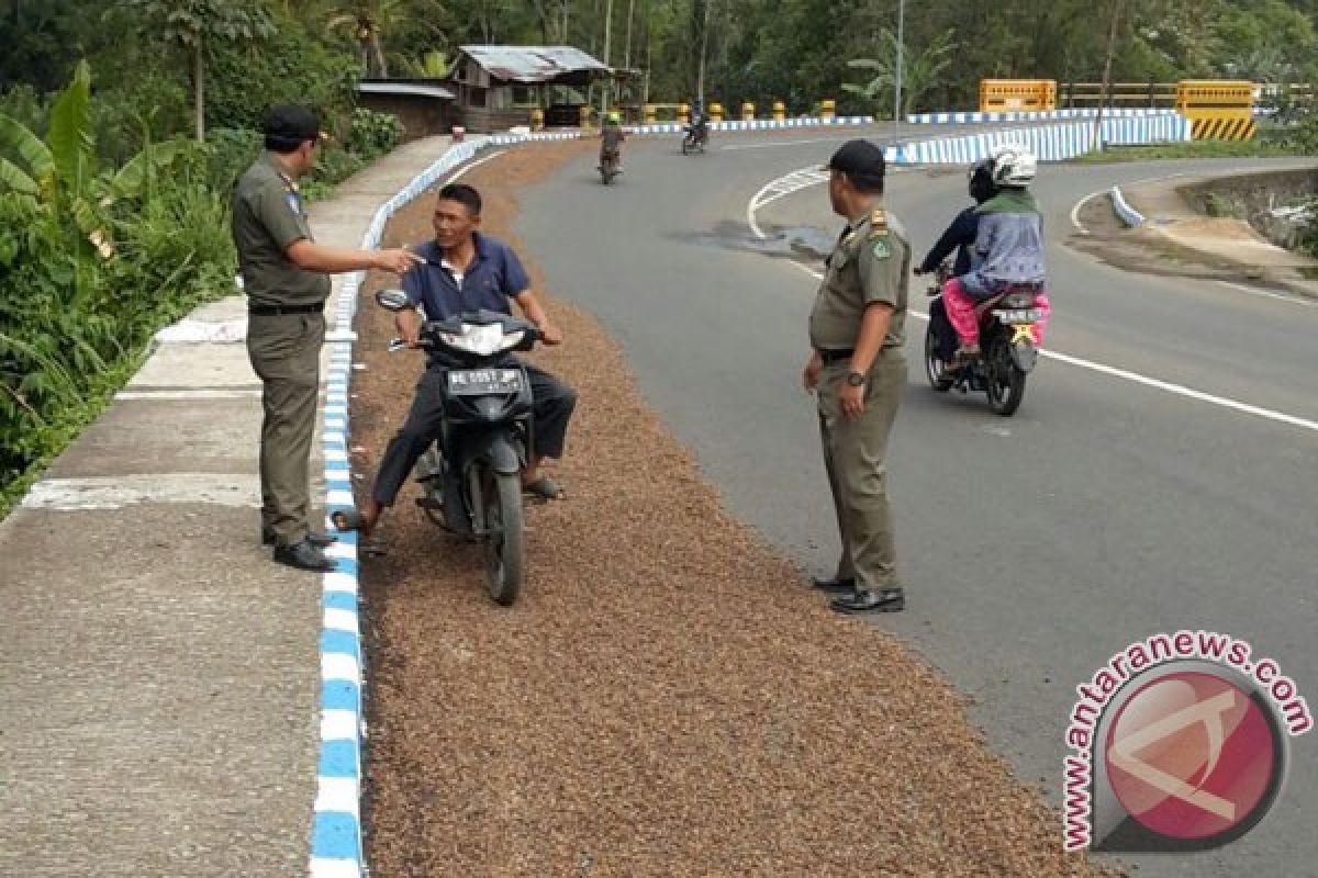 Rejanglebong larang petani jemur kopi di jalan