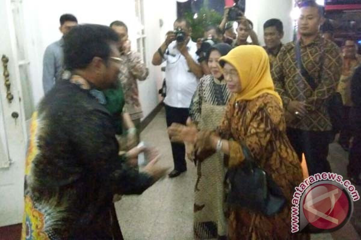 Gubernur sambut ibunda Presiden Jokowi di Makassar