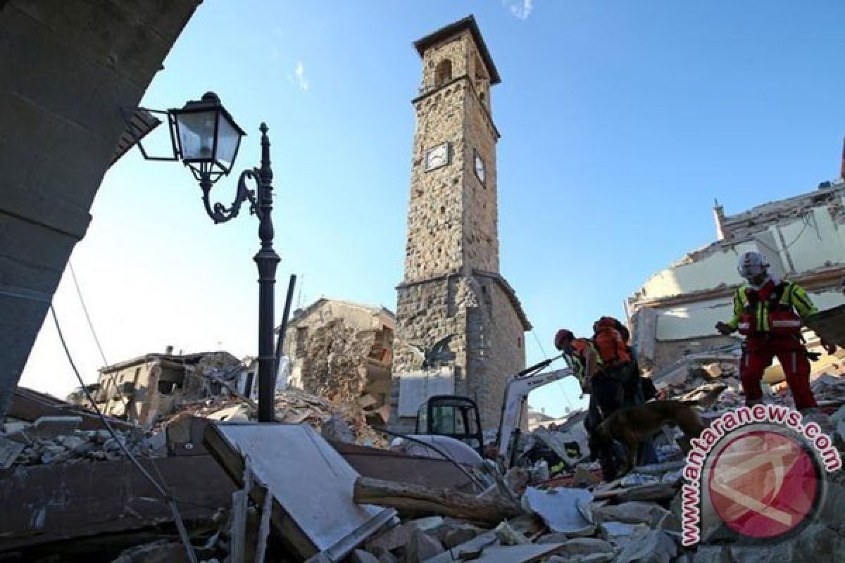 Gempa robohkan bangunan dan gereja bersejarah di Italia Tengah