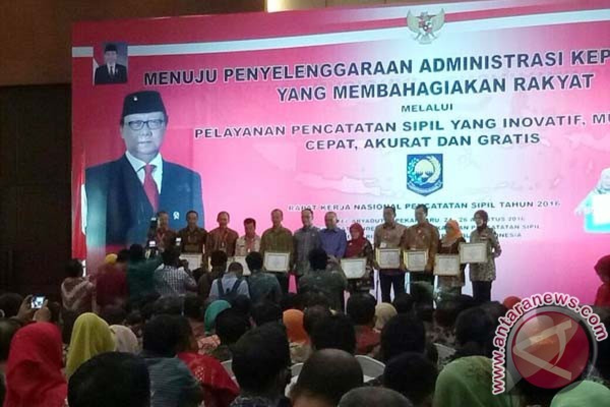 Disdukcapil Sinjai raih penghargaan dari Mendagri