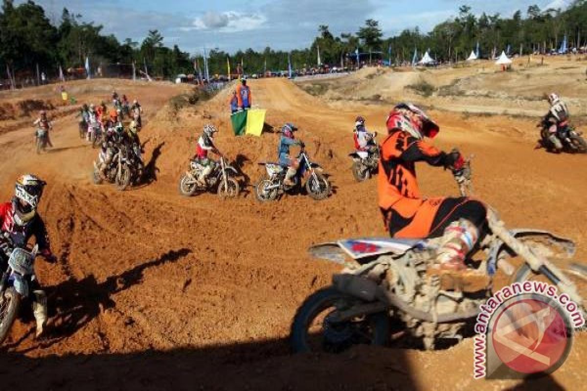 Kroser Nasional Ikuti Kejurnas Grasstrack Kalimantan 