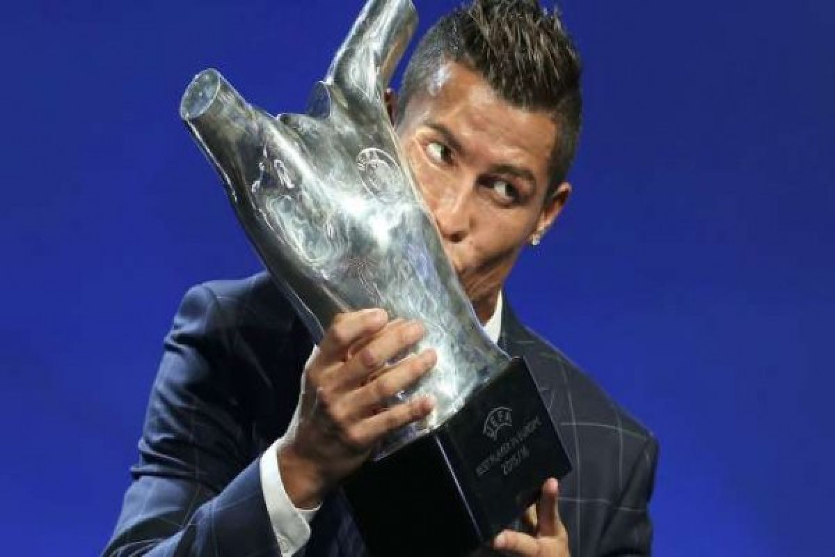 Sepak Bola - Ronaldo terpilih sebagai pemain terbaik UEFA 2015-16 di Eropa