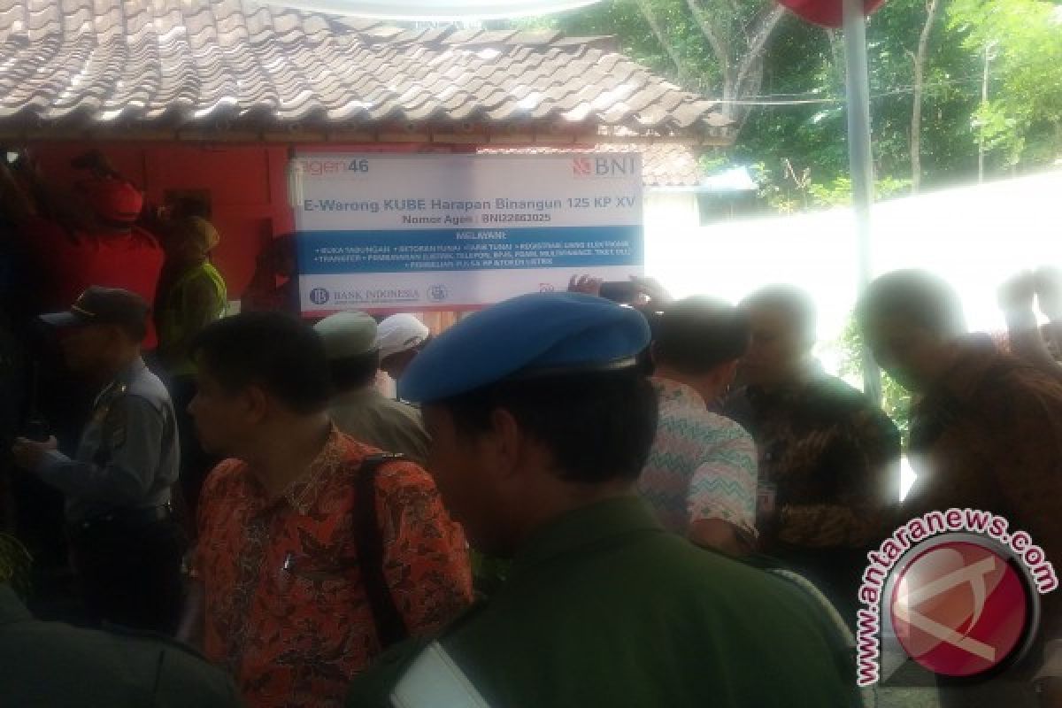 Mensos resmikan e-warong di Kulon Progo 