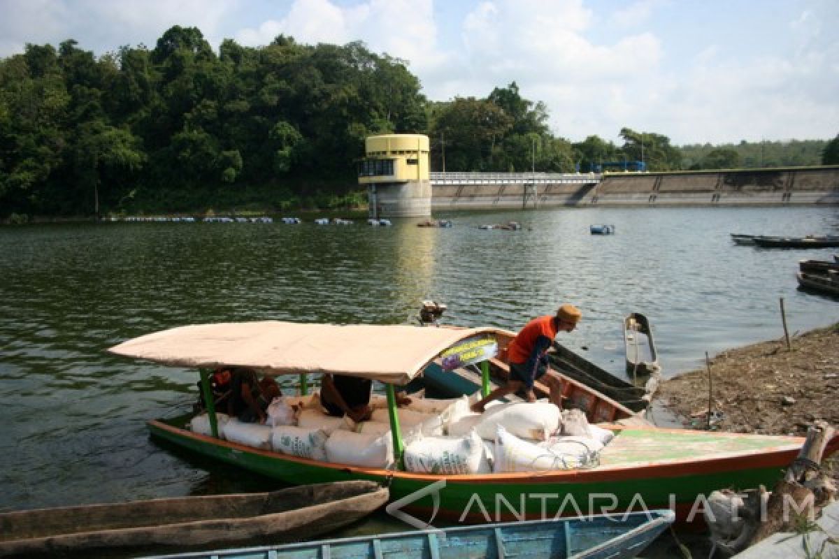 UPT Keluarkan Air Waduk Pacal Bojonegoro Untuk Airi Pertanian