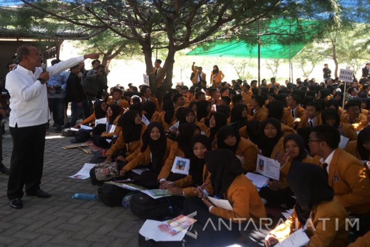 Anggota DPR Ingatkan Mahasiswa Sumenep tentang Nasionalisme