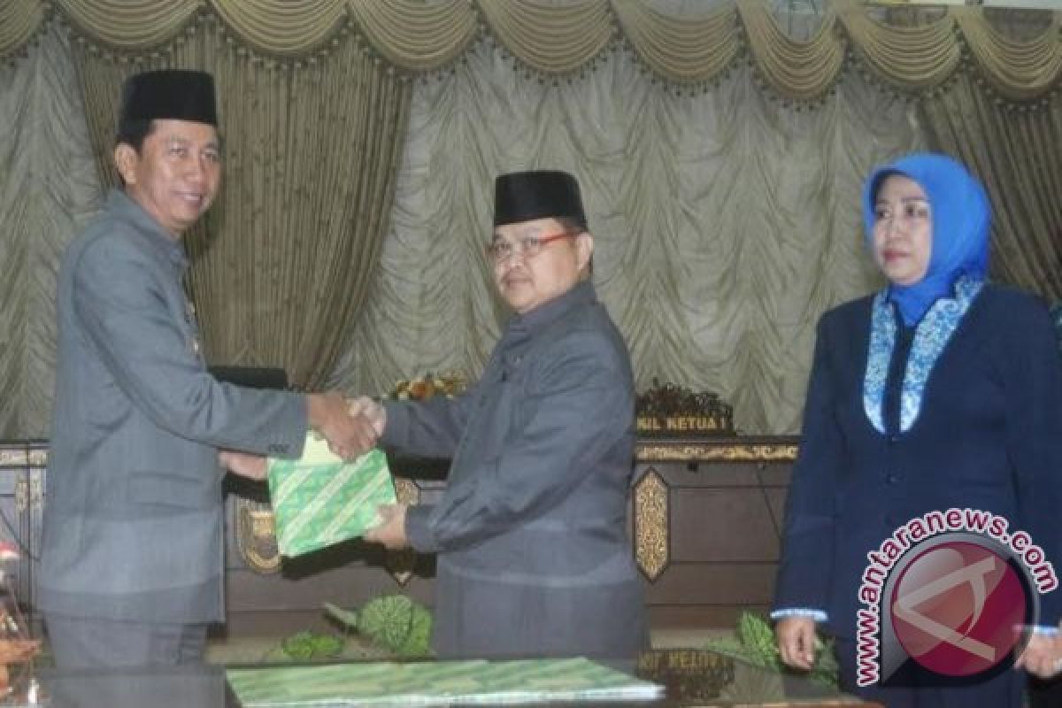 Bupati Barut Sampaikan Raperda Pengantar LPJ 2015 