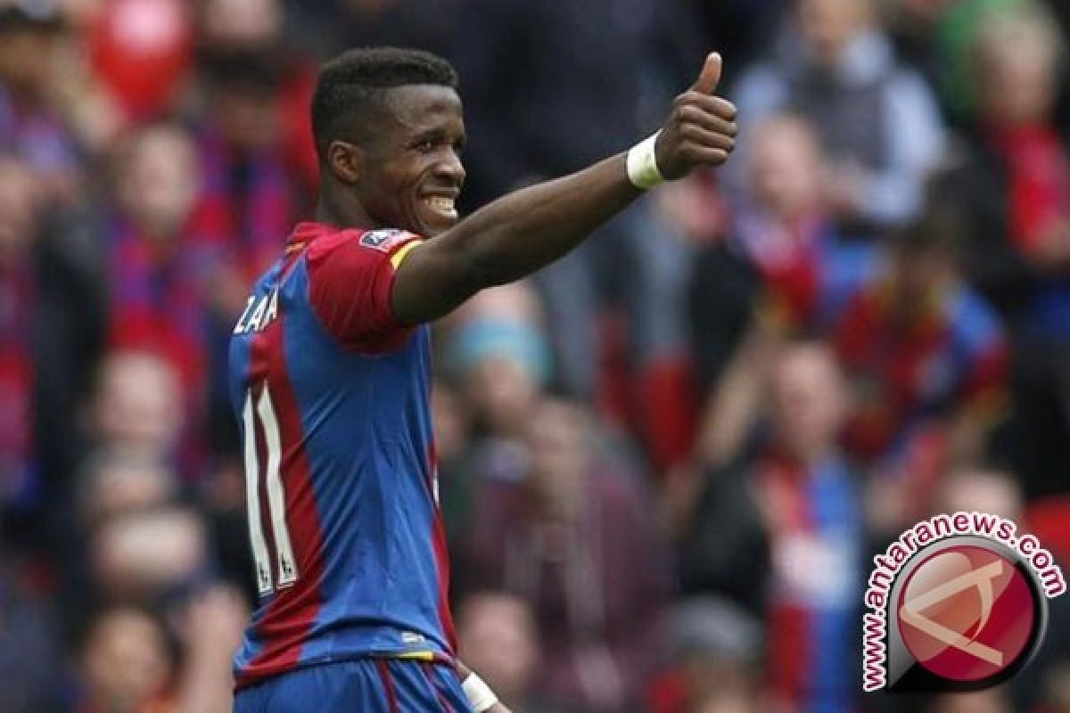 Benteke minta Zaha jangan tinggalkan Crystal Palace