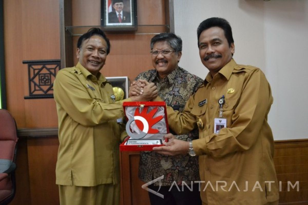 Gresik Raih Penghargaan Smart City Nusantara 2016