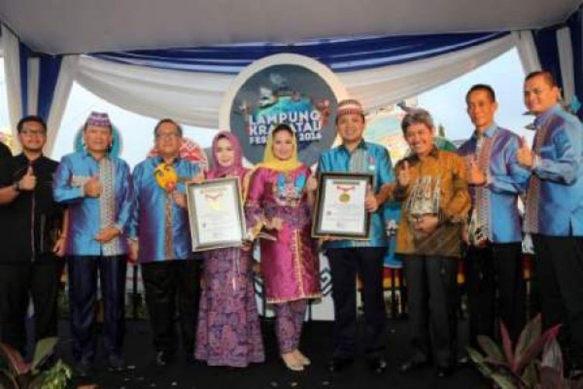 Dua Penghargaan Untuk Gubernur Lampung Di FK-2016