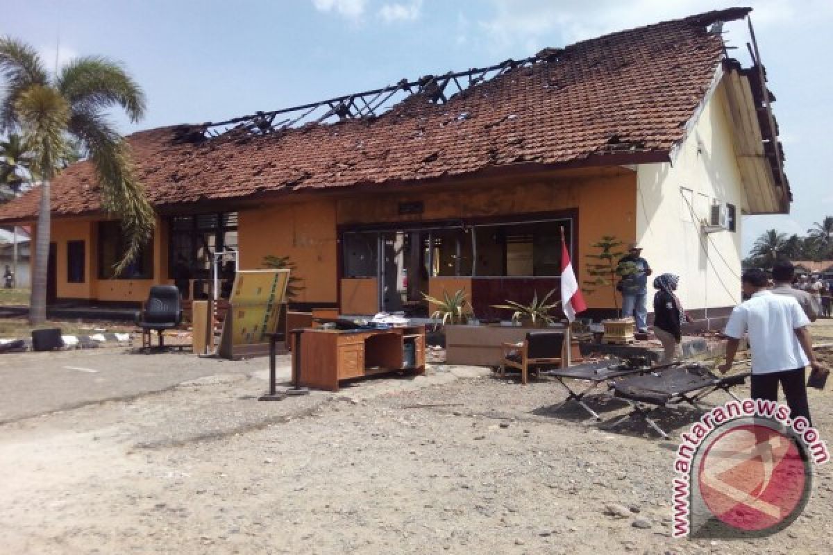 Gubernur sayangkan insiden pembakaran Mapolsek Tabir