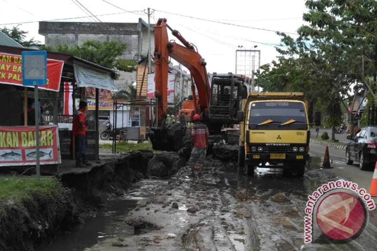 Aceh Barat bongkar drainase penyebab banjir