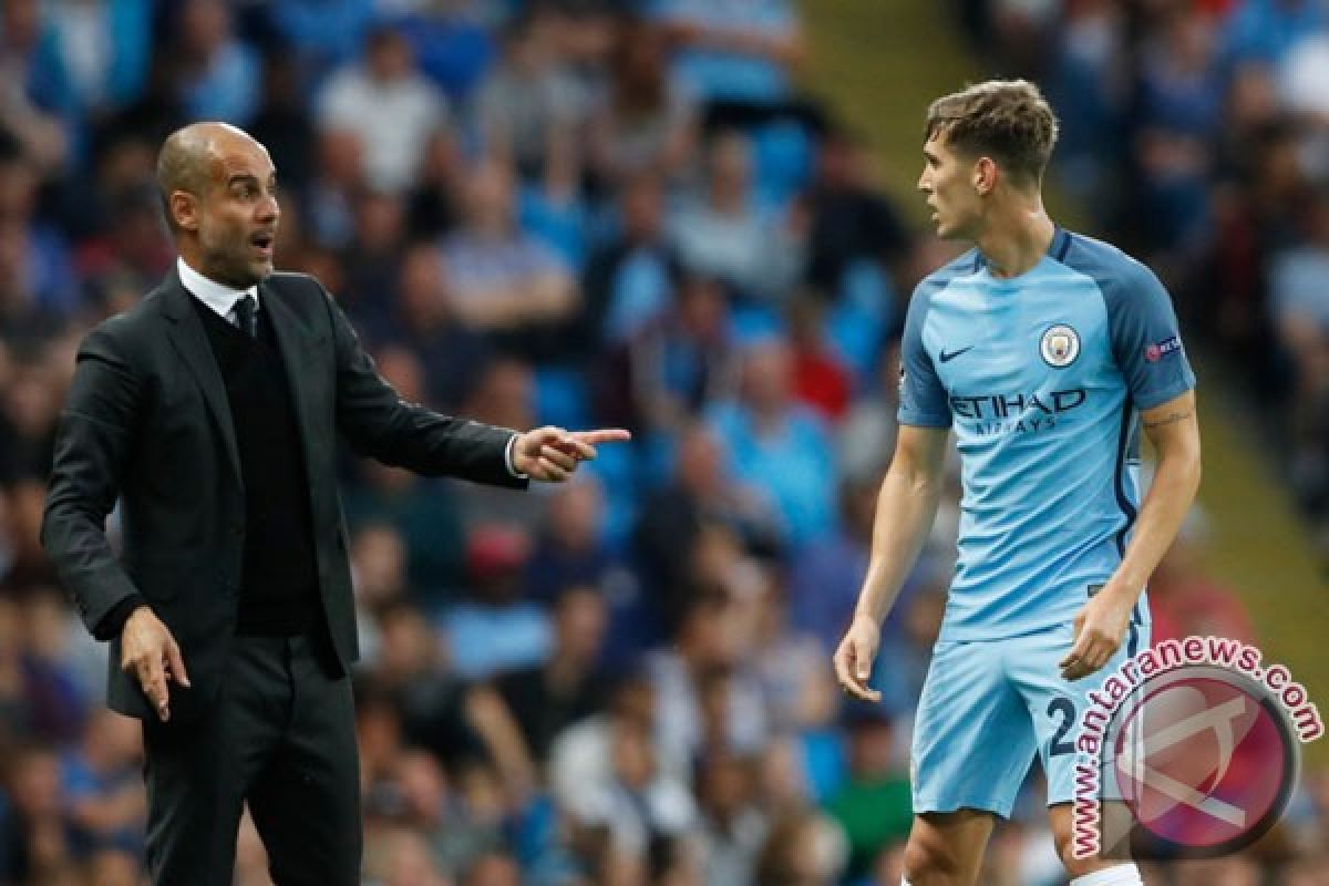 John Stones tak menyesal gagal ke Chelsea karena ada Pep di City