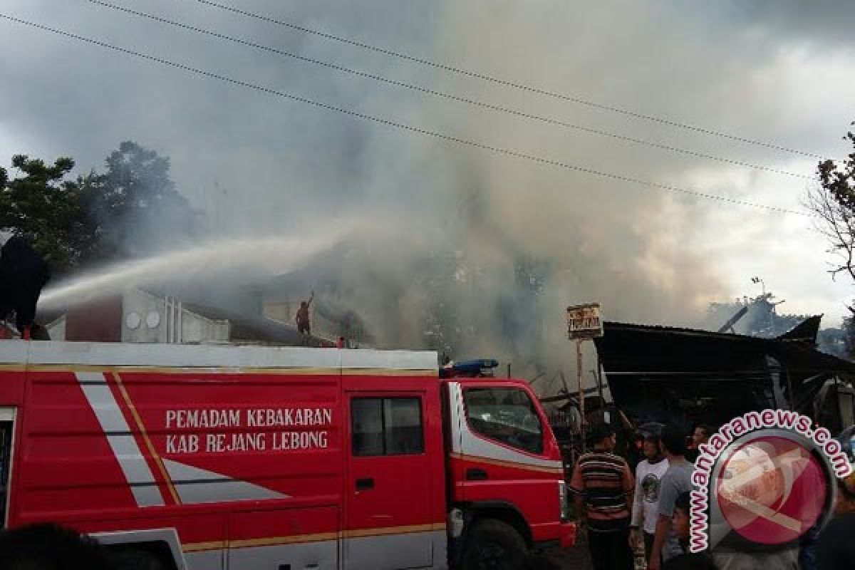 Kebakaran hanguskan rumah dan bengkel warga Rejanglebong