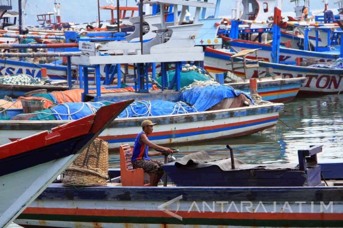 Nelayan Sidoarjo Enggan Melaut Akibat Cuaca Buruk