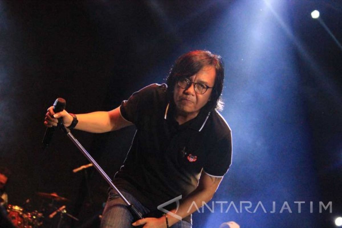 Ari Lasso Tutup Jazz Traffic Festival 2016