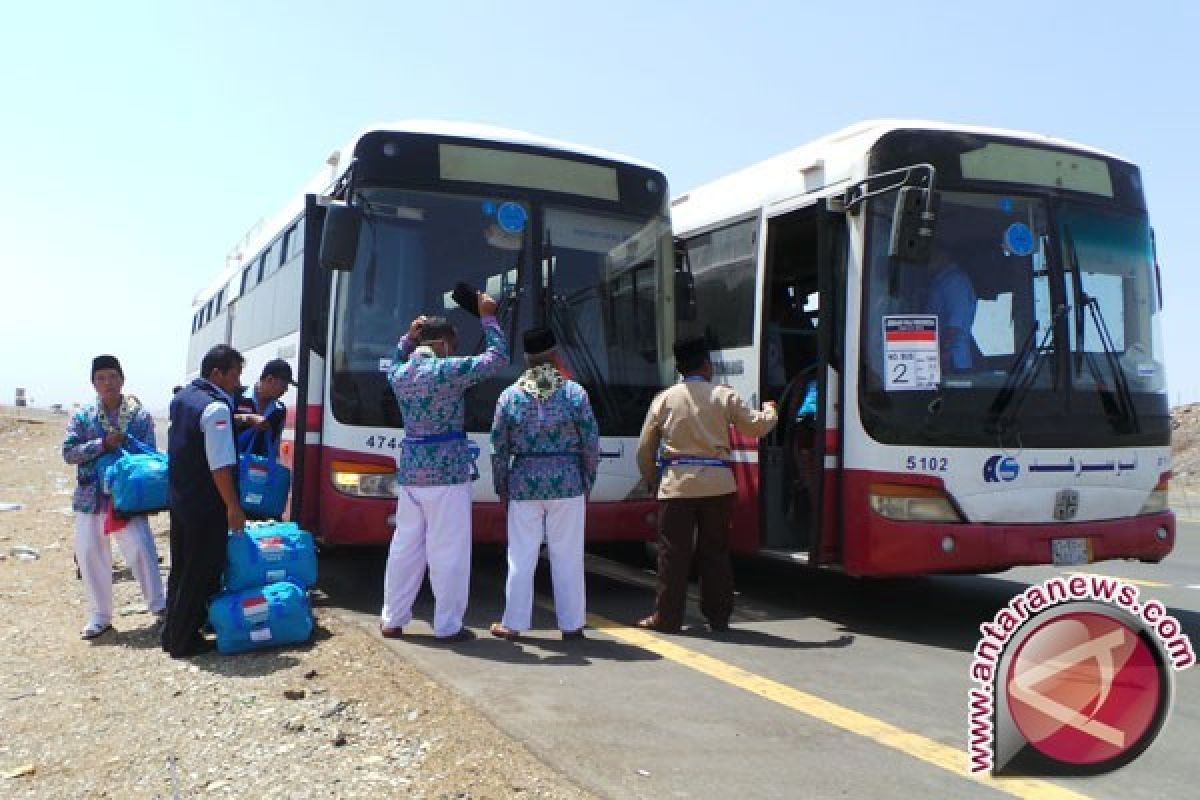 Bus CJH Kalsel Diterjang Badai Pasir 