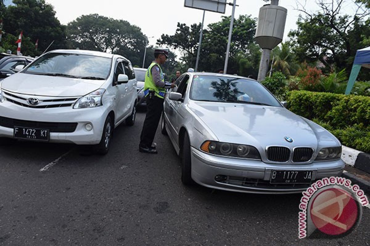 Pelanggar ganjil-genap menurun pada hari kedua