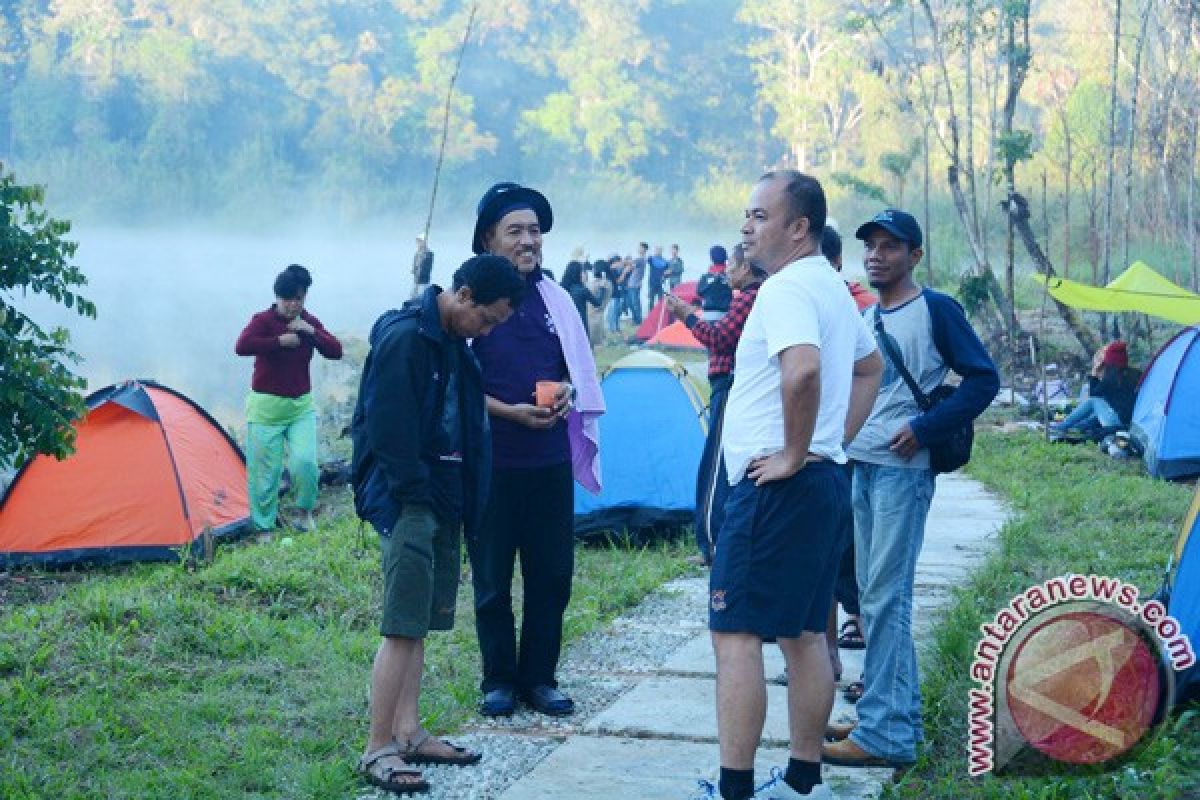 Pemprov Fasilitasi UKM Di Wisata Danau Tambing