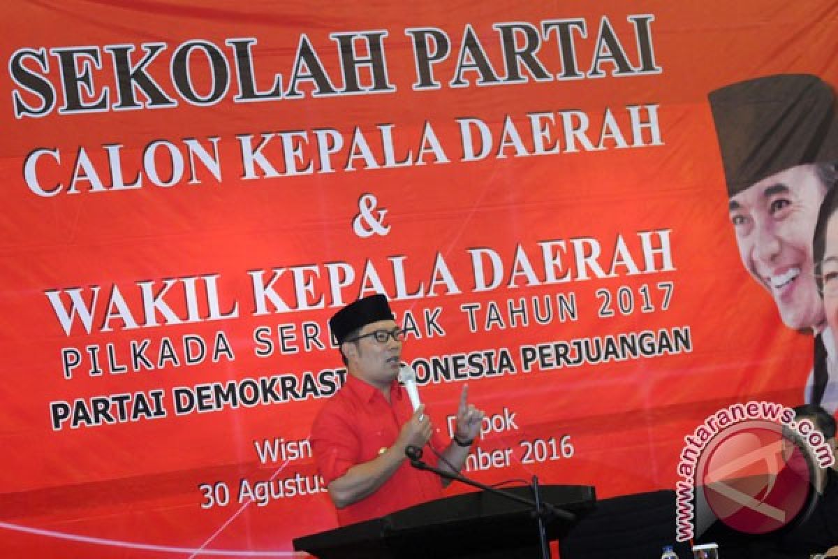 Ridwan Kamil berbaju merah di acara PDIP