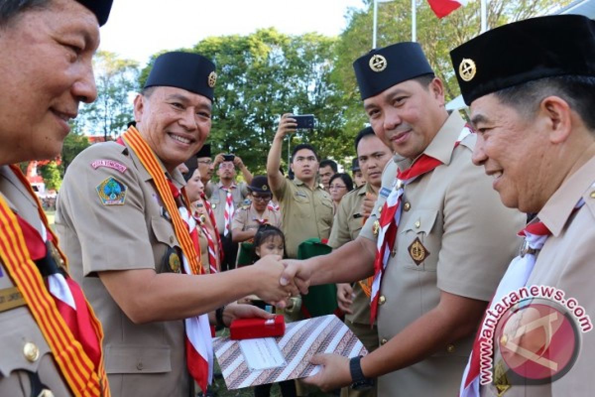 Jimmy F Eman Terima Penghargaan Lencana Melati 